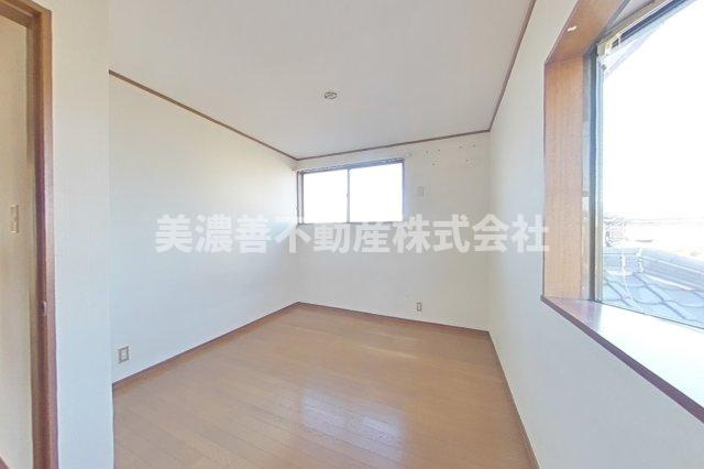 ６６０８７　岐阜市又丸中古戸建て（事務所付き）の収納