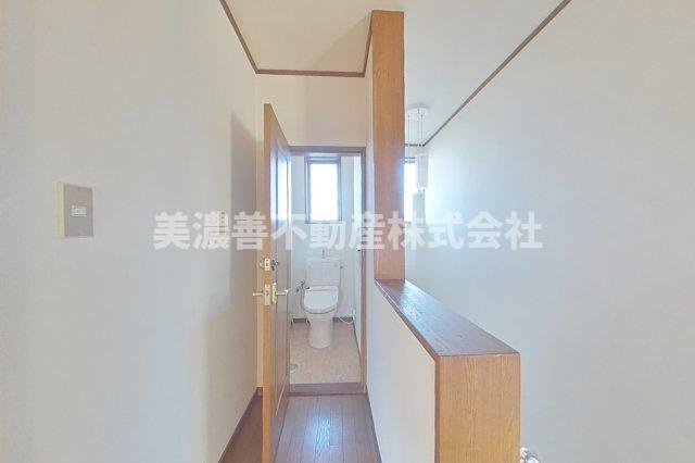 ６６０８７　岐阜市又丸中古戸建て（事務所付き）のトイレ