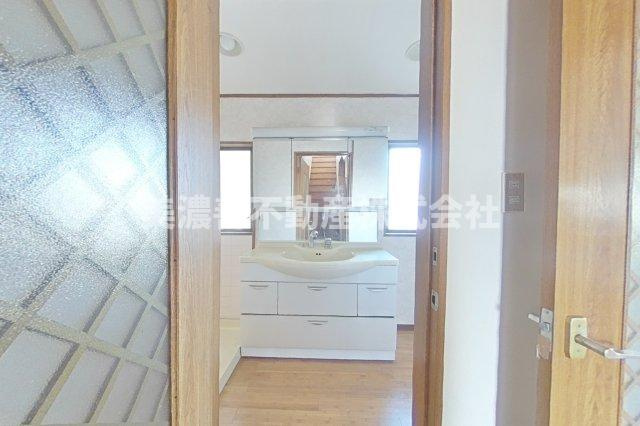 ６６０８７　岐阜市又丸中古戸建て（事務所付き）の独立洗面台