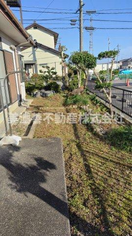 ６６０８７　岐阜市又丸中古戸建て（事務所付き）の庭