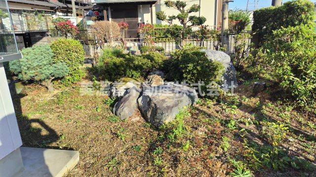 ６６０８７　岐阜市又丸中古戸建て（事務所付き）の庭
