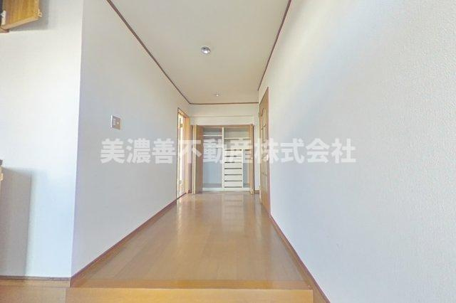 ６６０８７　岐阜市又丸中古戸建て（事務所付き）の玄関