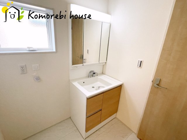 鴻巣市鴻巣第2　新築一戸建て　リーブルガーデン　01の独立洗面台|独立洗面台、朝の身支度には欠かせません