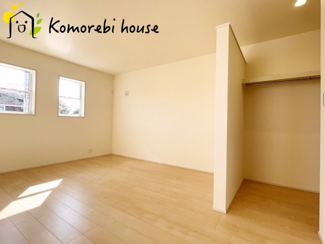 鴻巣市鴻巣第2　新築一戸建て　リーブルガーデン　01の寝室|広くて明るい寝室