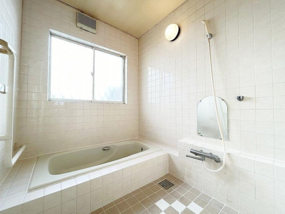 泉区緑園1丁目 中古戸建 5480万円の浴室