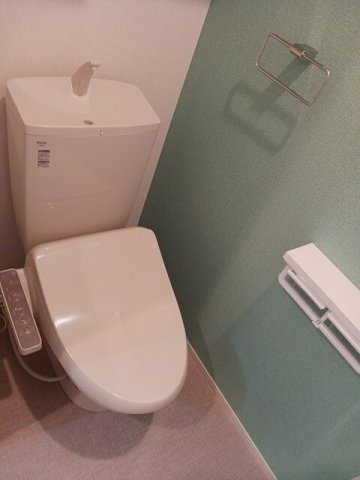 プランドールＡのトイレ|落ち着いた色調のトイレです