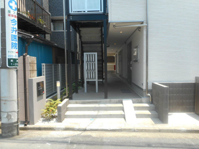 リブリ・ルームス本千葉のエントランス|落ち着いたエントランスです