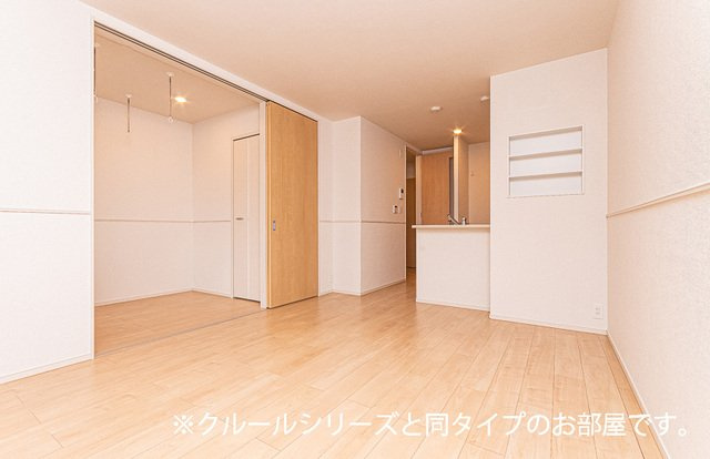 ネオフルールＡの居間・リビング|ゆったり過ごせる居間です