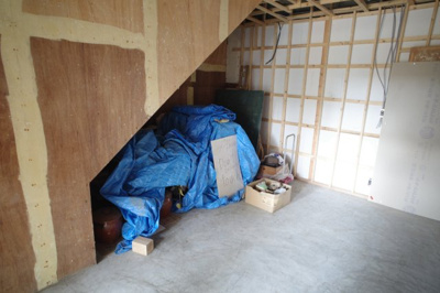【内装】 | 習志野台２丁目貸店舗 | 階段下のストックスペース