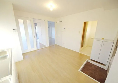 【居間・リビング】 | シャトーハイツ | ゆったり過ごせる居間です