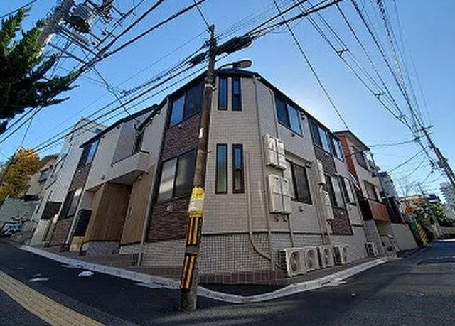 新宿区高田馬場１丁目のアパートの外観