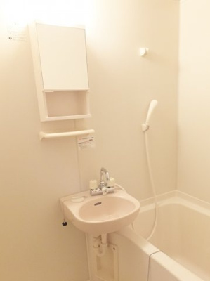 【洗面所】 | フローラA