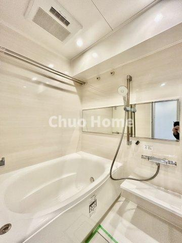 ウイン南千住エクシオンの浴室|【バスルーム】暖房換気乾燥機付きシステムバスルーム。暖房・冷風・換気・乾燥など、毎日を快適に過ごせるうれしい機能が揃っています。雨の日の洗濯物も安心です。