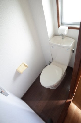 【トイレ】 | 磯辺テラスハウス（1-8） | 此方は１階のお手洗い。