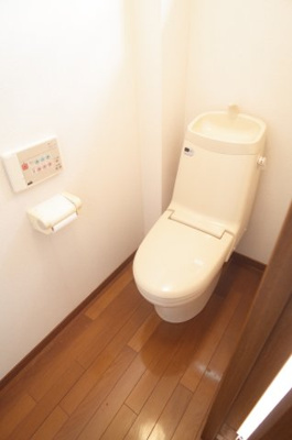 【設備】 | 磯辺テラスハウス（1-8） | そしてこちらが２階のお手洗い。