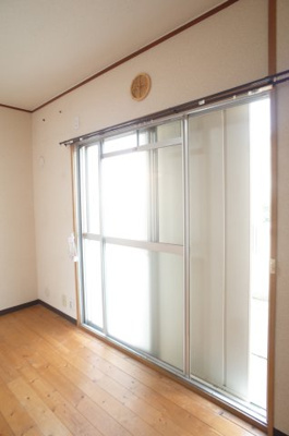 【セキュリティ】 | 磯辺テラスハウス（1-8） | 雨戸で、外出時は防犯！