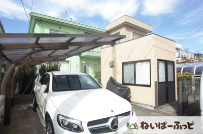 【外観】 | 磯辺テラスハウス（1-8） | ３面採光の駐車場＆離れ（別棟小屋）付きテラスハウス