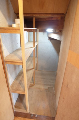 【収納】 | 磯辺テラスハウス（1-8） | 階段下収納が楽しい。