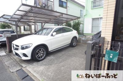 【駐車場】 | 磯辺テラスハウス（1-8） | 駐車場は屋根付きカーポート、サイズ内なら2台も可能！！