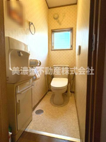 ６６１４１　岐阜市太郎丸中古戸建てのトイレ