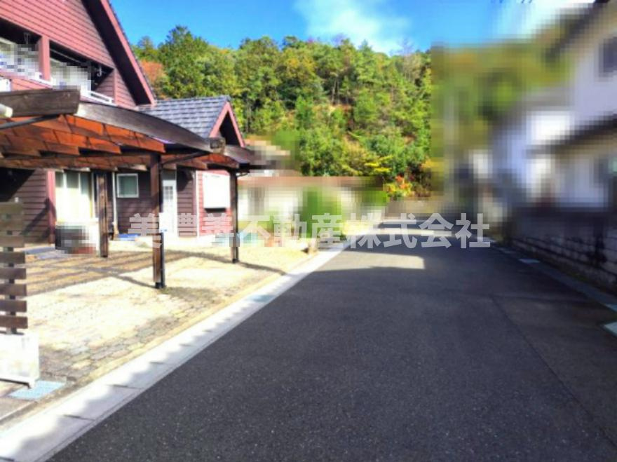 ６６１４１　岐阜市太郎丸中古戸建ての前面道路含む現地写真