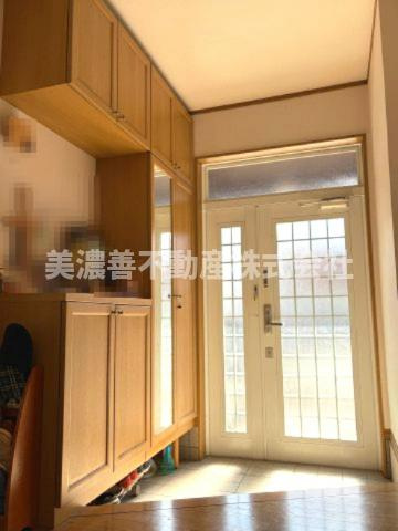 ６６１４１　岐阜市太郎丸中古戸建ての玄関