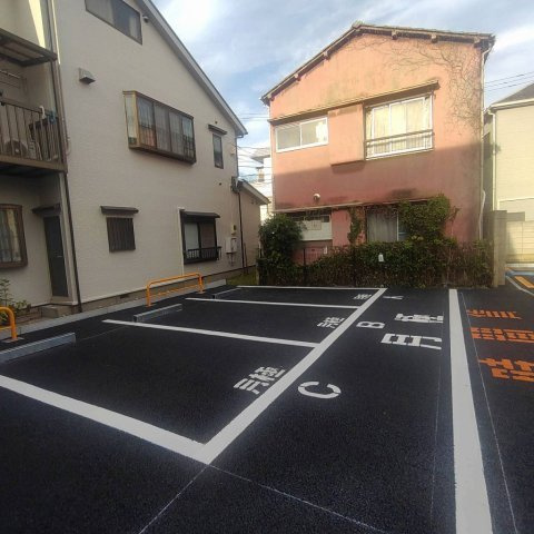 プラスパークス稲荷台第一の駐車場