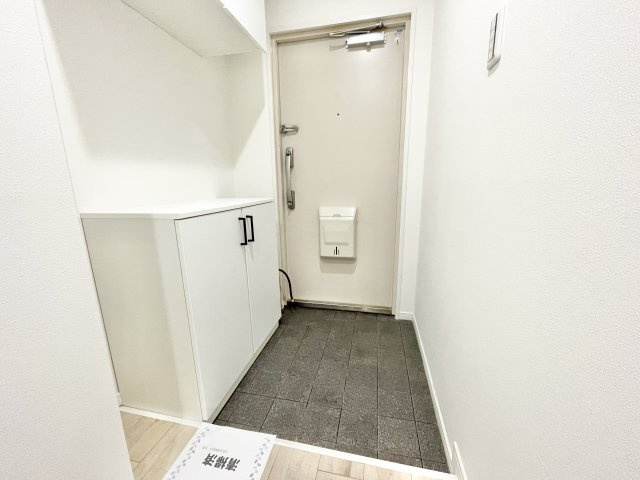 ローズハイツ香里園3号棟の玄関|明るい玄関です