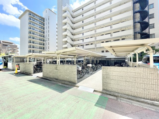 ローズハイツ香里園3号棟の駐輪場