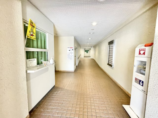 ローズハイツ香里園3号棟のエントランス|建物の内部です