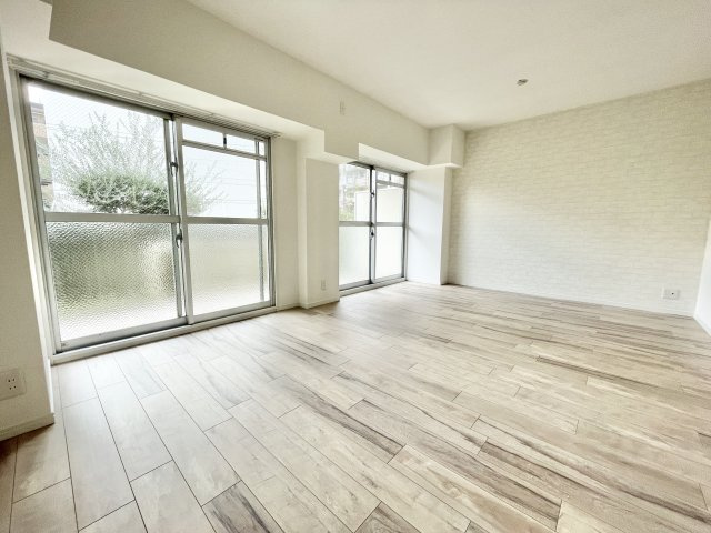 ローズハイツ香里園3号棟の居間・リビング|ゆったり過ごせる居間です