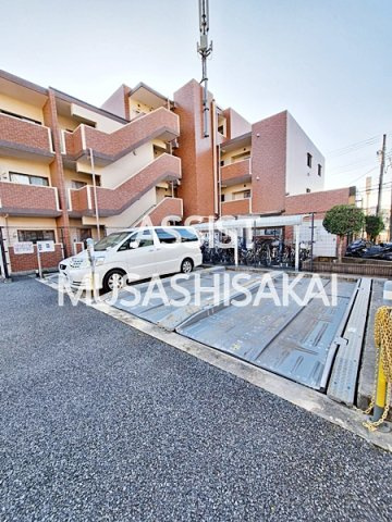 グランツ　モーデの駐車場