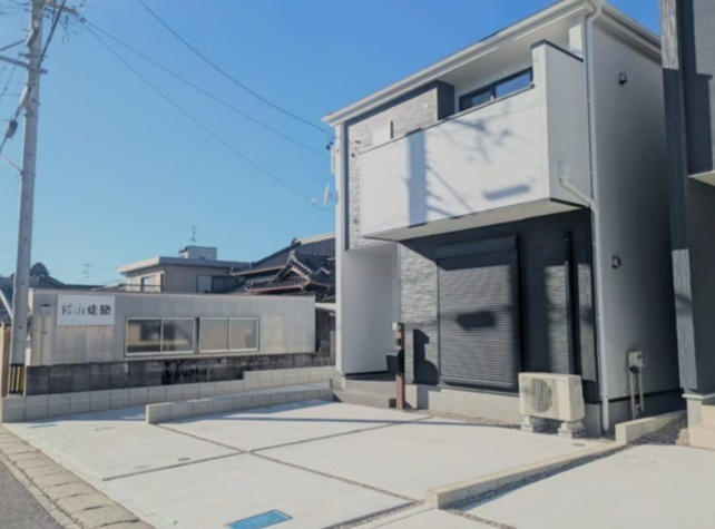 マイホームネクスト豊田美里２号棟の駐車場