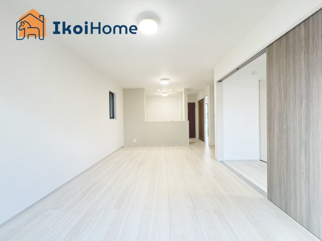 明石市二見町西二見　A号棟　新築戸建の居間・リビング|【ホームページに現地動画掲載中】●年中無休：当日予約可●リビングは長方形で家具を配置しやすい間取り。