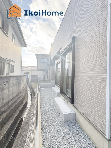 明石市二見町西二見　A号棟　新築戸建の玄関|【ホームページに現地動画掲載中】●年中無休：当日予約可●お庭にはお洗濯物を便利に干していただけます！