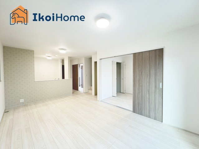 明石市二見町西二見　A号棟　新築戸建の内装|【ホームページに現地動画掲載中】●年中無休：当日予約可●アクセントクロスがおしゃれなLDKです♪