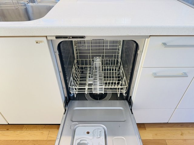 八王子市　元八王子町　中古戸建てのキッチン|～食洗機付き　食事後の食器洗いはお任せ、家族でゆっくりとくつろげます～