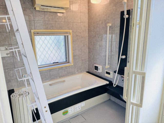 八王子市　元八王子町　中古戸建ての浴室|～のびのびくつろげるバスルーム　１日の締めくくりに癒やしのバスタイムを～