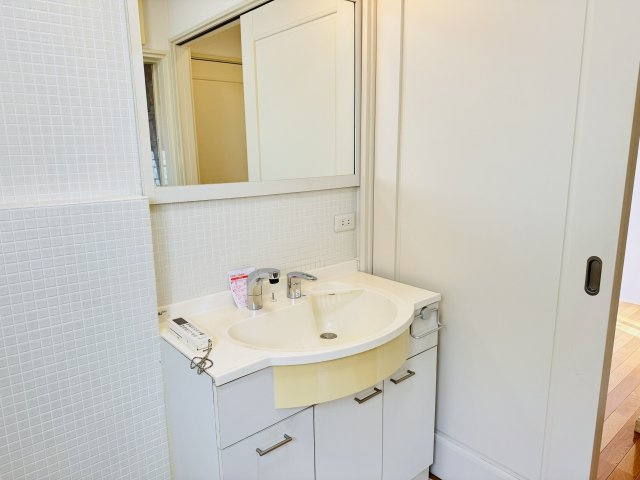 八王子市　元八王子町　中古戸建ての独立洗面台|～シャワー付きの独立洗面台～