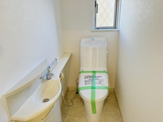 八王子市　元八王子町　中古戸建てのトイレ|～暖房温水洗浄機能付きトイレ　冬場は特に嬉しい機能ですね～