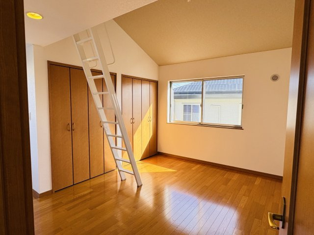 八王子市　元八王子町　中古戸建ての寝室|～2階6.5帖の主寝室　ロフト付きのお部屋です～