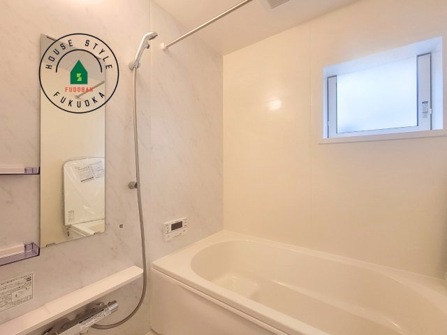 福岡市南区屋形原1丁目第1-2棟（1号棟）の内観：施工例|1日の疲れを癒してくれる広々バスルーム。雨の日のお洗濯にも大活躍な浴室乾燥機付です！