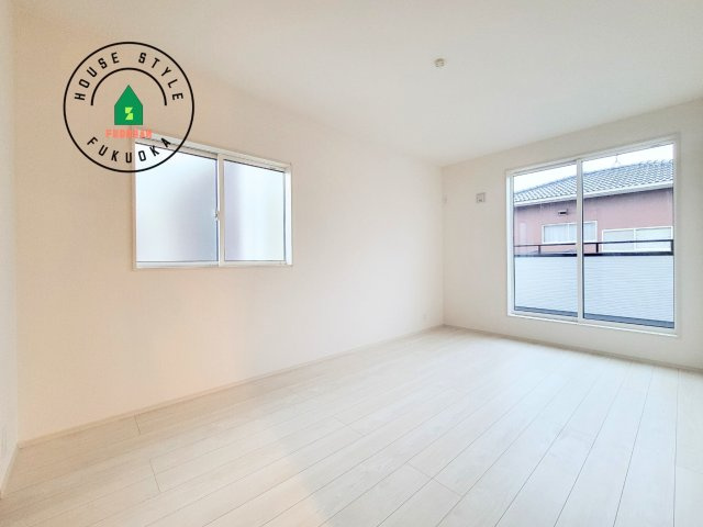 福岡市南区屋形原1丁目第1-2棟（1号棟）の内観：施工例|主寝室には収納力に優れたクローゼットがありますので、お部屋もすっきり片付きます。