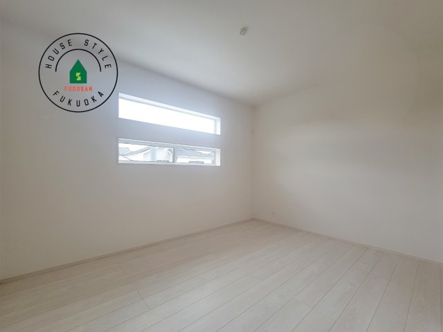 福岡市南区屋形原1丁目第1-2棟（1号棟）の内観：施工例|穏やかな光が差し込む室内には、穏やかな時間が流れます。