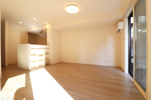 FLAIR総持寺の居間・リビング