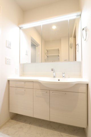 FLAIR総持寺の洗面所