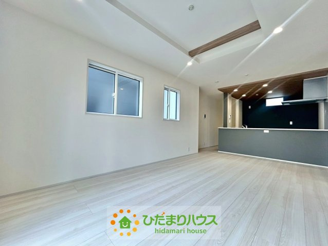 白岡市小久喜4期　新築一戸建ての居間・リビング