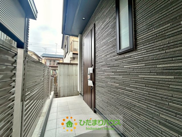 白岡市小久喜4期　新築一戸建ての玄関