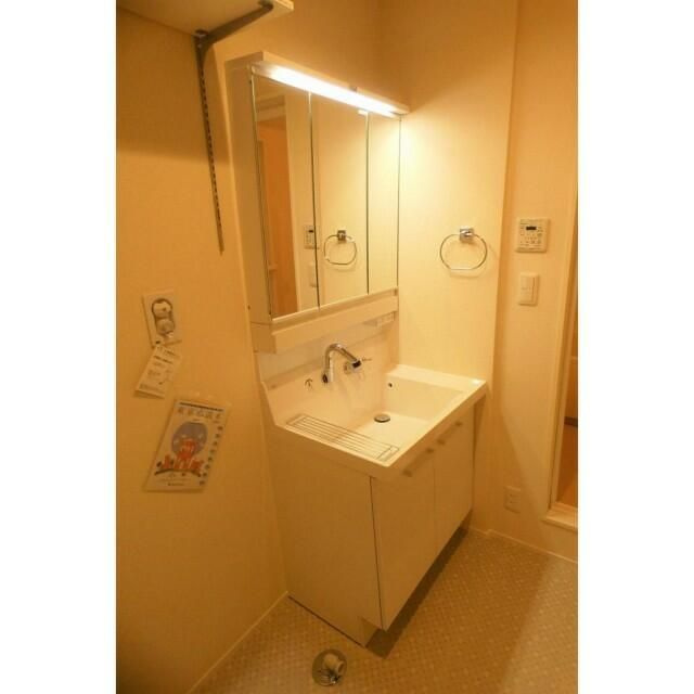 メゾン５３６の洗面所