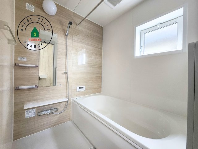 福岡市南区屋形原1丁目第1-2棟（2号棟）の内観：施工例|1日の疲れを癒してくれる広々バスルーム。雨の日のお洗濯にも大活躍な浴室乾燥機付です！